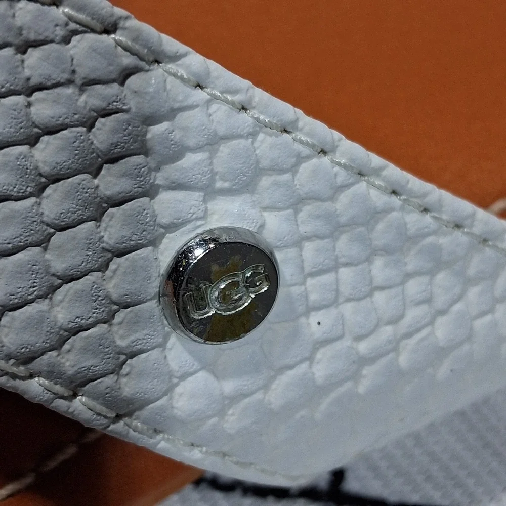 UGG Tuolumne White Snake Embossed Leather Thong Sandals 1111074‎ Womens 9.5
